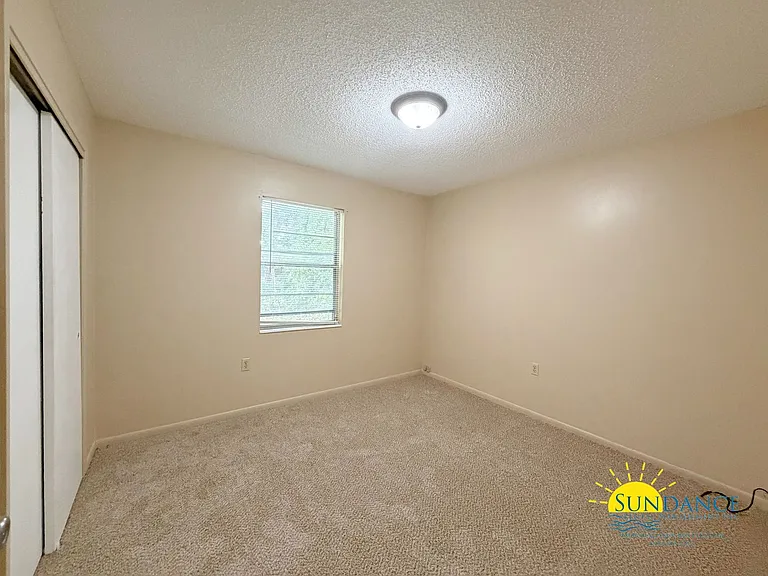 1112 Green Tree Ct — Photo 10