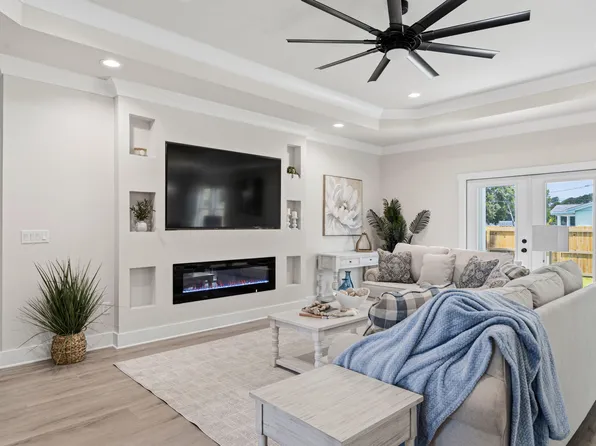 709 Lovejoy Rd NW, Fort Walton Beach, FL 32548