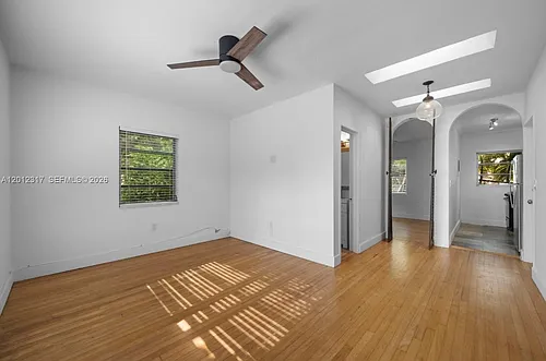 1612 Michigan Ave #11 Photo 1