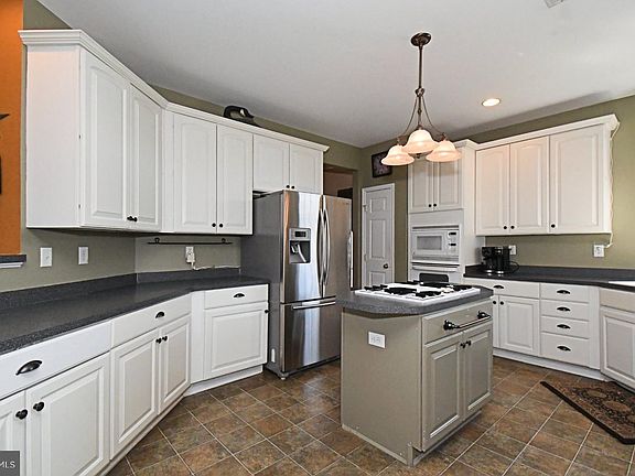 5th image of 4528 Deep Glen Way