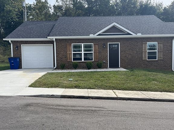 3rd image of 121 Dogwood Ct