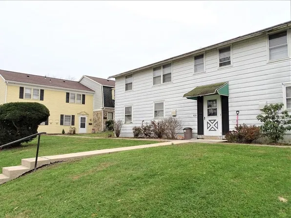 678 Broad St APT 4, Akron, PA 17501