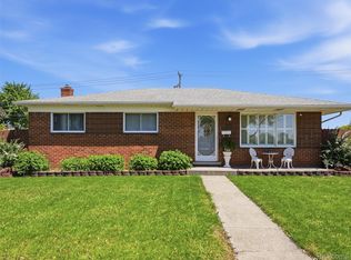 33810 Brookshire Dr, Sterling Heights, MI 48312