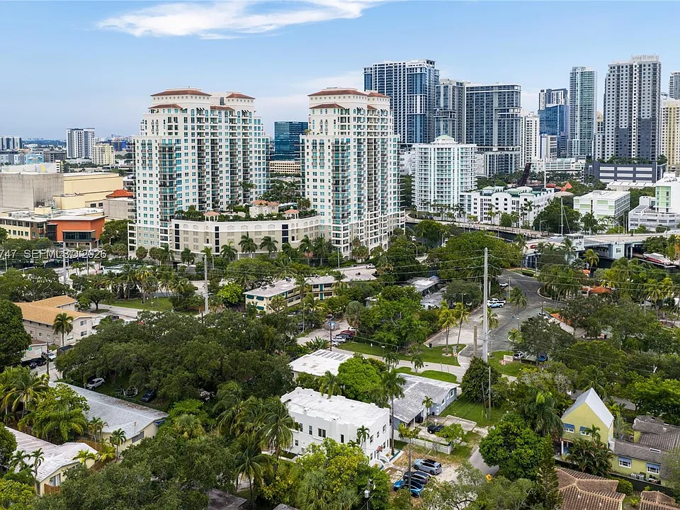 709 SW 4th Ct #2