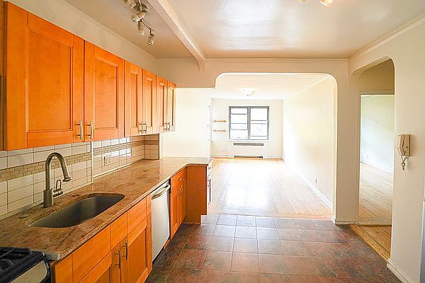 1st image of 305 E 11th St APT 5E