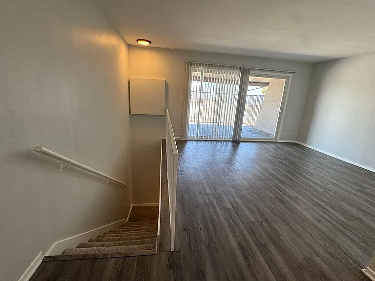 1944 Whitley Ave. — Photo 55
