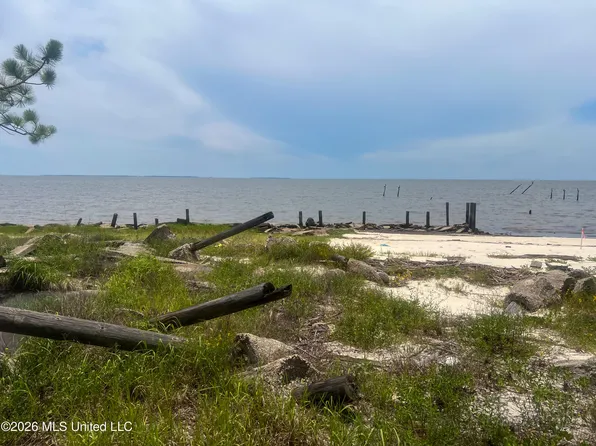 6417 Belle Fontaine Dr, Ocean Springs, MS 39564