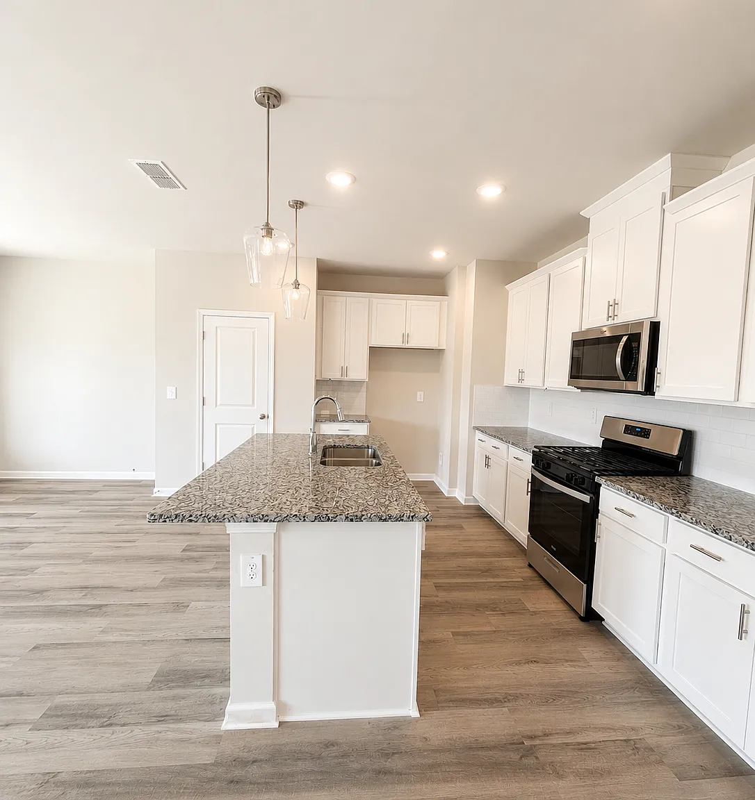 4 bed, 2.5 bath, 2934 sqft, $2,800 — Photo 3