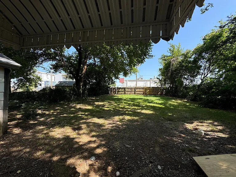 1240 E Walnut St — Photo 40