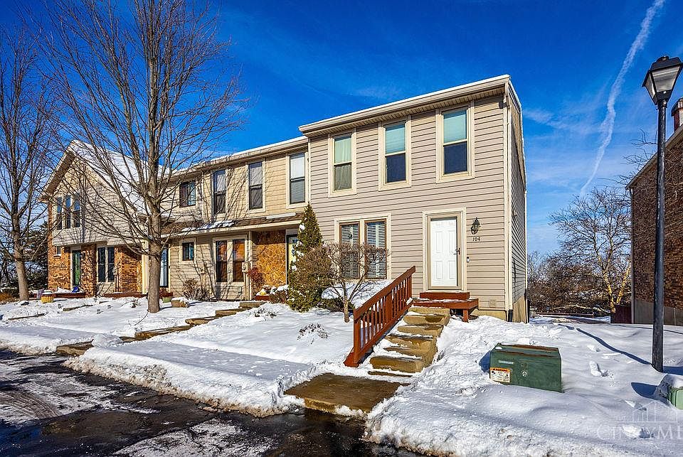 1st image of 104 Fox Hollow Ct