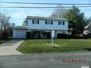 40 Douglass St, Brentwood, NY 11717