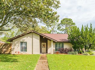 124 E Sherwood Dr, Alvin, TX 77511