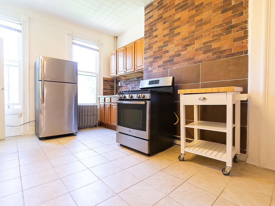2nd image of 201 Kent St APT 2R