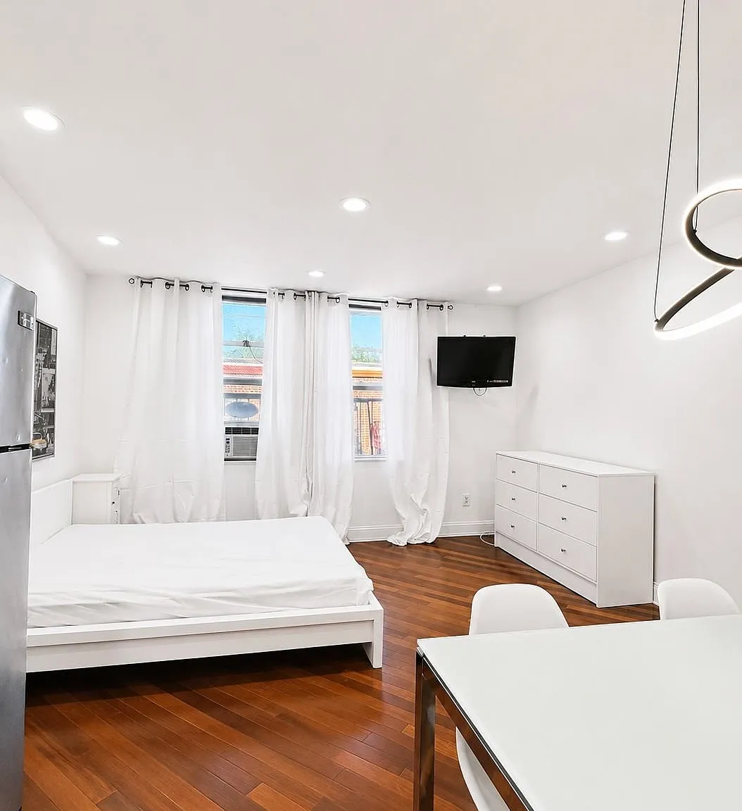 1 bed, 350 sqft, $1,900 — Photo 4