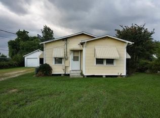 1716 Fairbanks St, Nederland, TX 77627