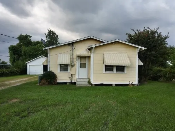 1716 Fairbanks St, Nederland, TX 77627