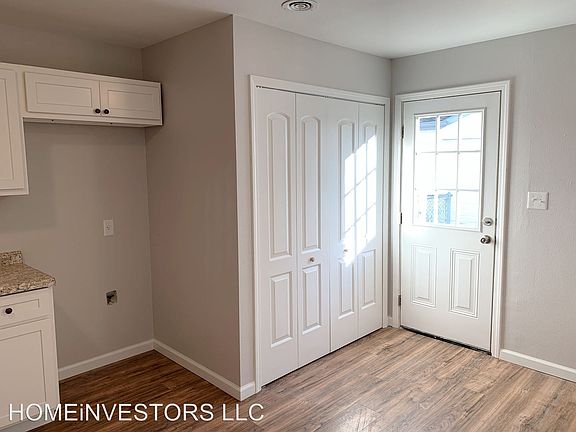 4th image of 2415 Meadowlane Dr