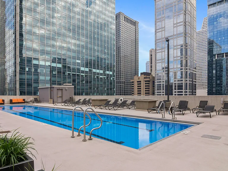 345 N La Salle Dr #405 — Photo 13