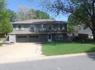 201 SW Pinnell Dr, Lees Summit, MO 64081