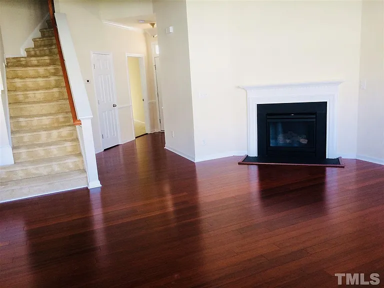 709 Garden Square Ln — Photo 5
