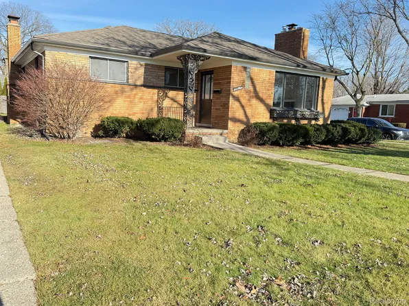 20031 Mauer St, Saint Clair Shores, MI 48080
