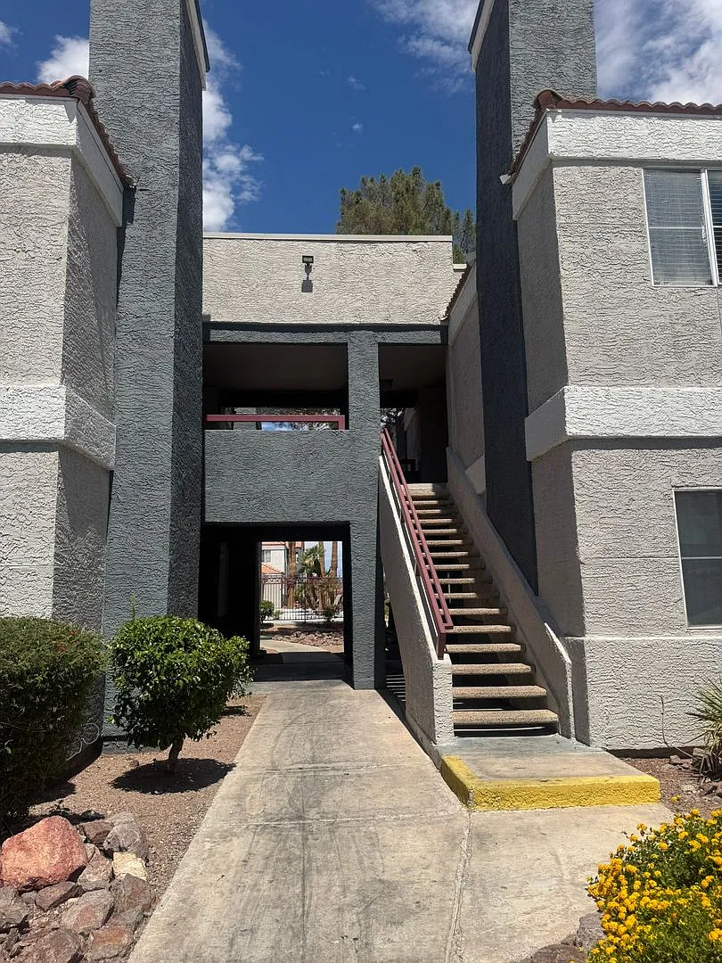 Great 2-bedroom, 2-full-bath condo in the desirable Verano community — Photo 1