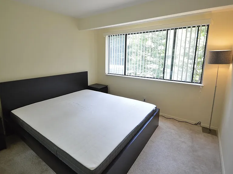 211 Compton Cir #D — Photo 7