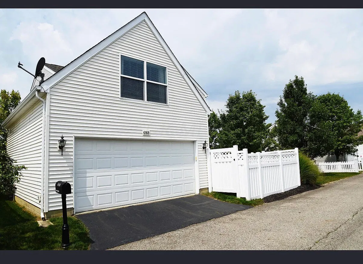3 bed, 2.5 bath, 2400 sqft, $2,700 — Photo 4