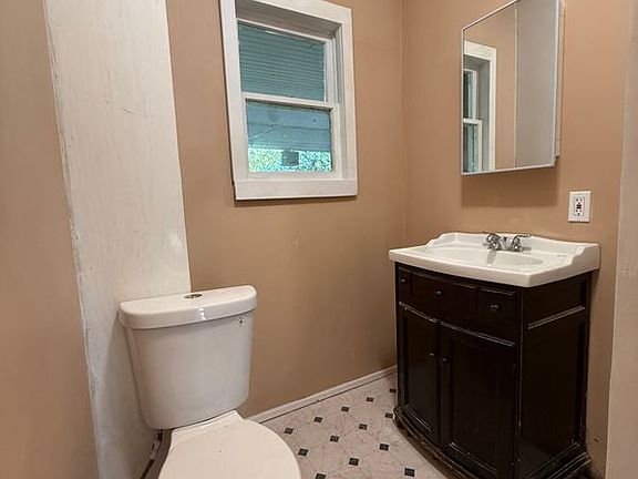 5th image of 170 King St APT 2