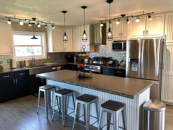 5th image of 6613 Macoun Way