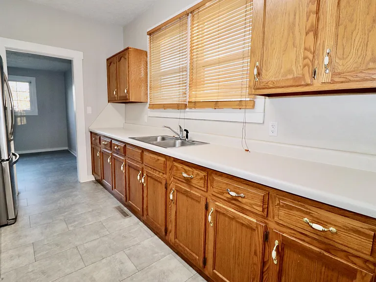 334 Clark Ave — Photo 8