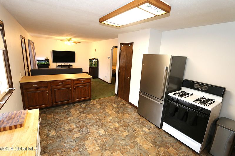 5th image of 24 N Elmhurst Avenue
