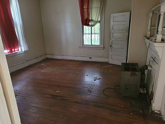 3rd image of 1047 Walker Ave