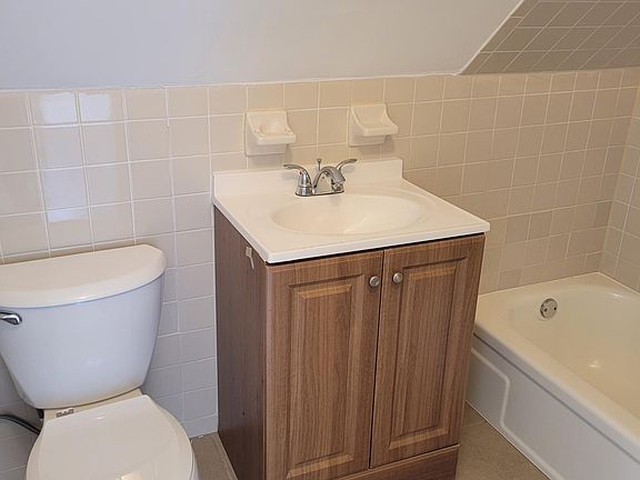 5th image of 15 Hawthorne Ave Floor 3