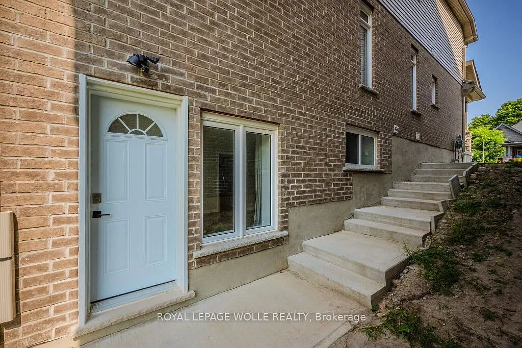 2 bed, $1,900 — Photo 2