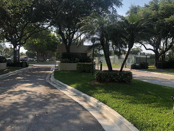 2nd image of 5884 Morningstar Cir APT 303