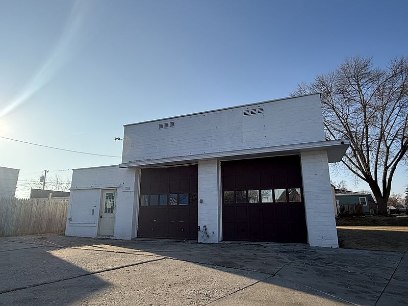 2nd image of 1749 Broadway Ave #1