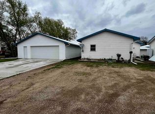 409 E Rose St, Elk Point, SD 57025