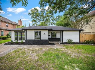 4626 Holly St, Bellaire, TX 77401