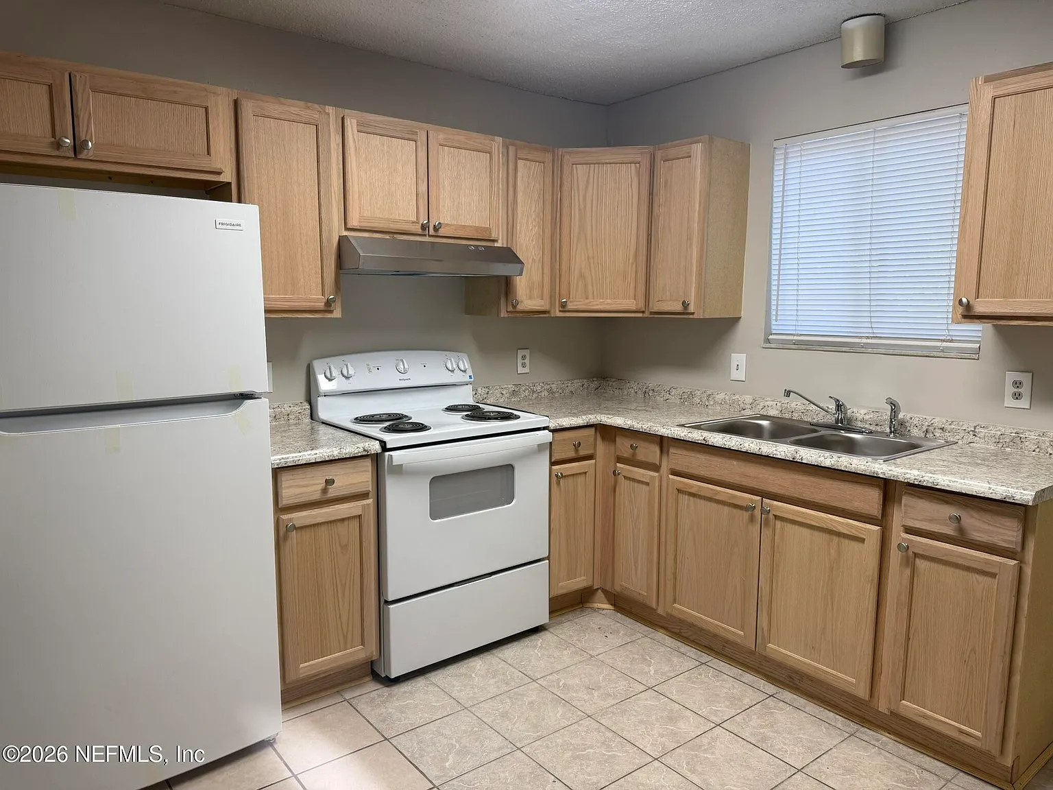 2 bed, 1.5 bath, 729 sqft, $930 — Photo 1
