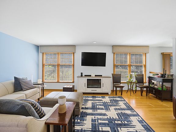 2nd image of 11919 Somerset Rd