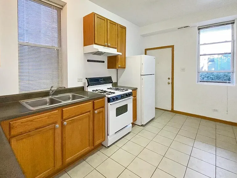 2930 W Shakespeare Ave — Photo 13