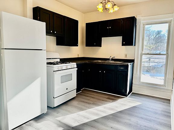 3rd image of 647 W Lexington Ave APT C