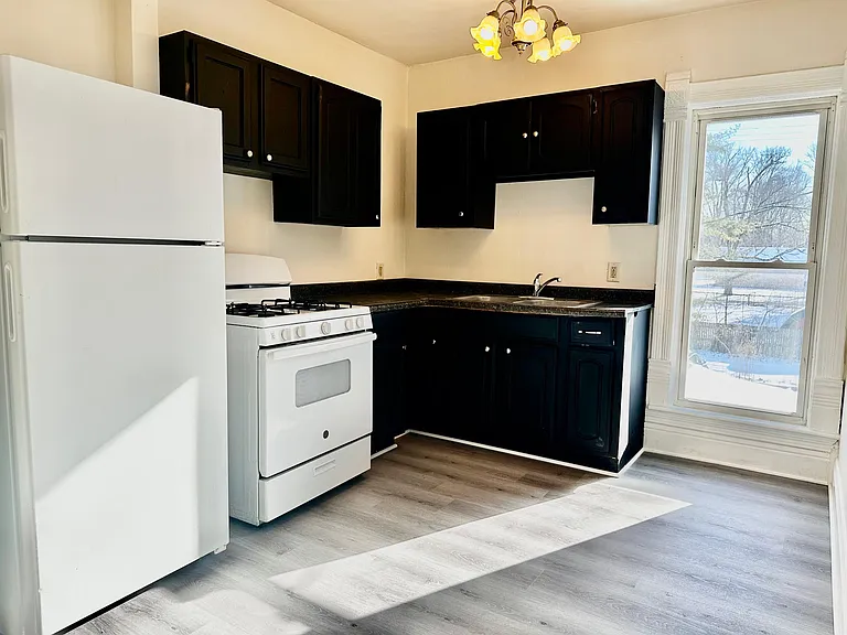 647 W Lexington Ave #C — Photo 3