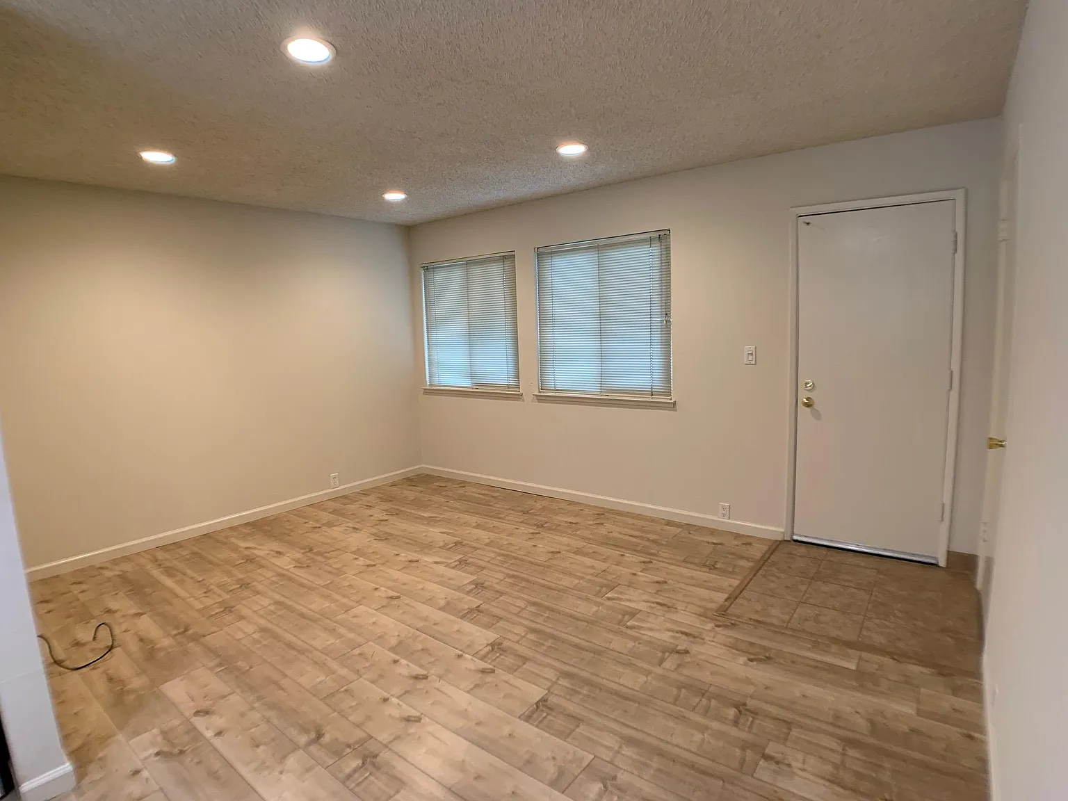 2 bed, 900 sqft, $3,125 — Photo 3