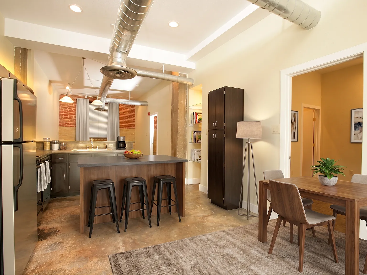 2 bed, 943 sqft, $1,480 — Photo 2