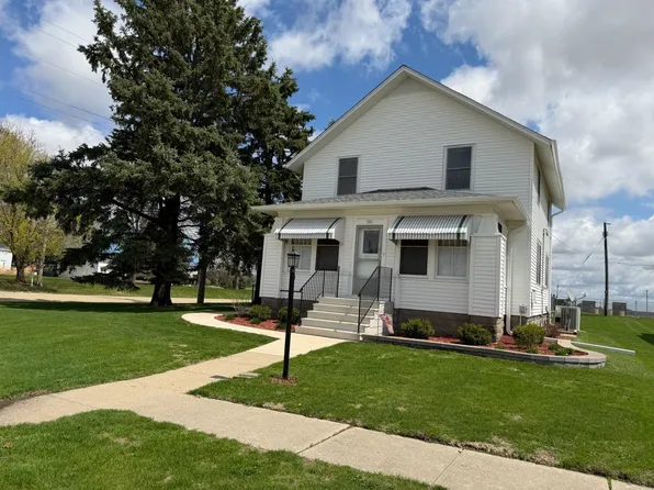 101 Pacific St, Monroe Center, IL 61052