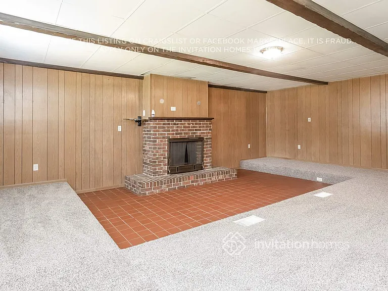 1321 Laura Ln — Photo 2