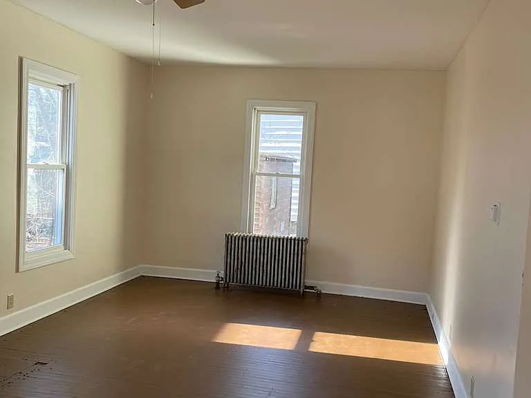 320 W Clark St — Photo 12