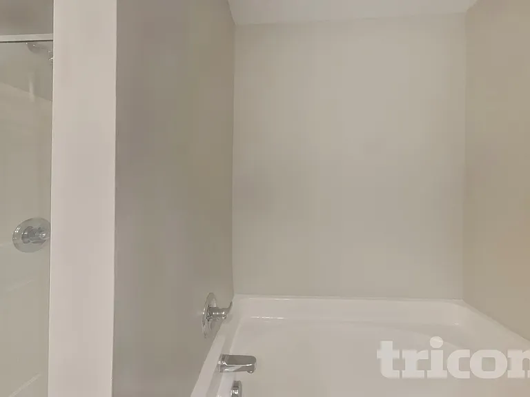 2809 Erinridge Rd — Photo 11